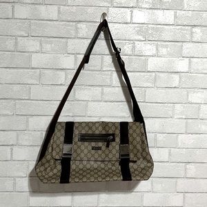 w 16”shoulders strap drop max 25.5” h 11.5”. Shoulders strap minimum 10” d 7.2”